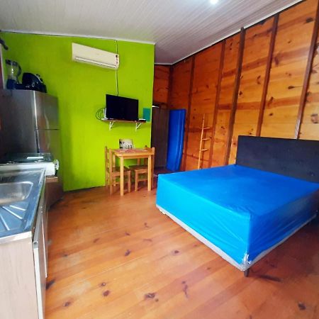 827 Chale Pe Na Areia, Completo Na Praia Do Estaleiro Em Ubatuba - 1 Dormitorio, 1 Banheiro, 1 Vaga De Garagem Екстериор снимка
