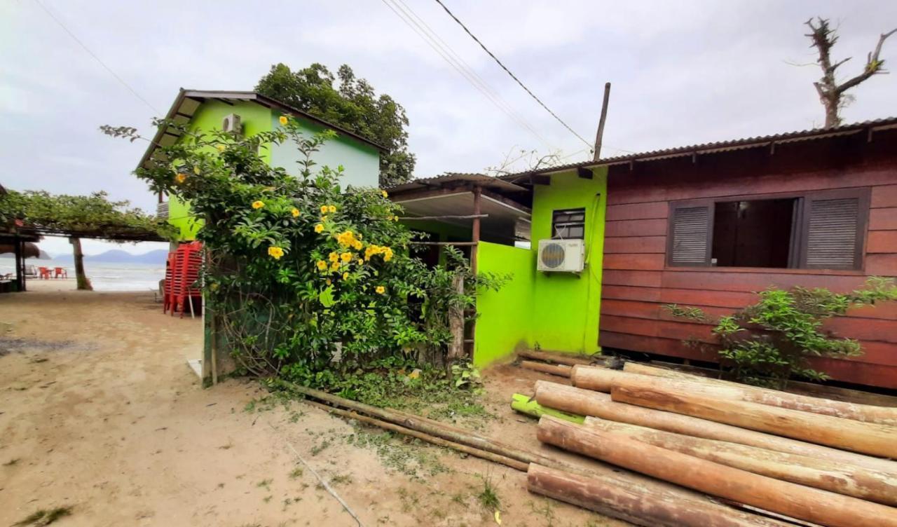 827 Chale Pe Na Areia, Completo Na Praia Do Estaleiro Em Ubatuba - 1 Dormitorio, 1 Banheiro, 1 Vaga De Garagem Екстериор снимка