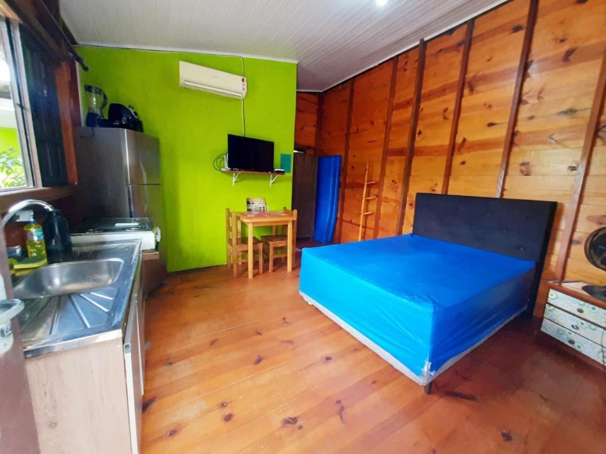 827 Chale Pe Na Areia, Completo Na Praia Do Estaleiro Em Ubatuba - 1 Dormitorio, 1 Banheiro, 1 Vaga De Garagem Екстериор снимка
